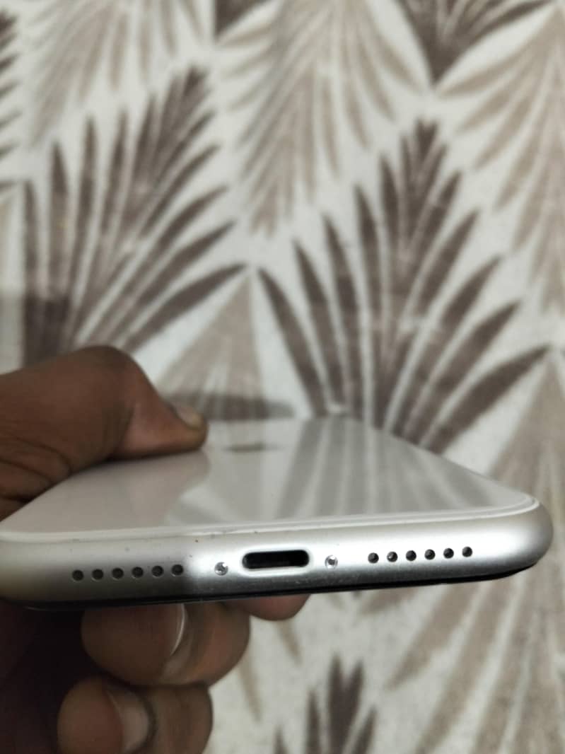 Apple iPhone 11 3