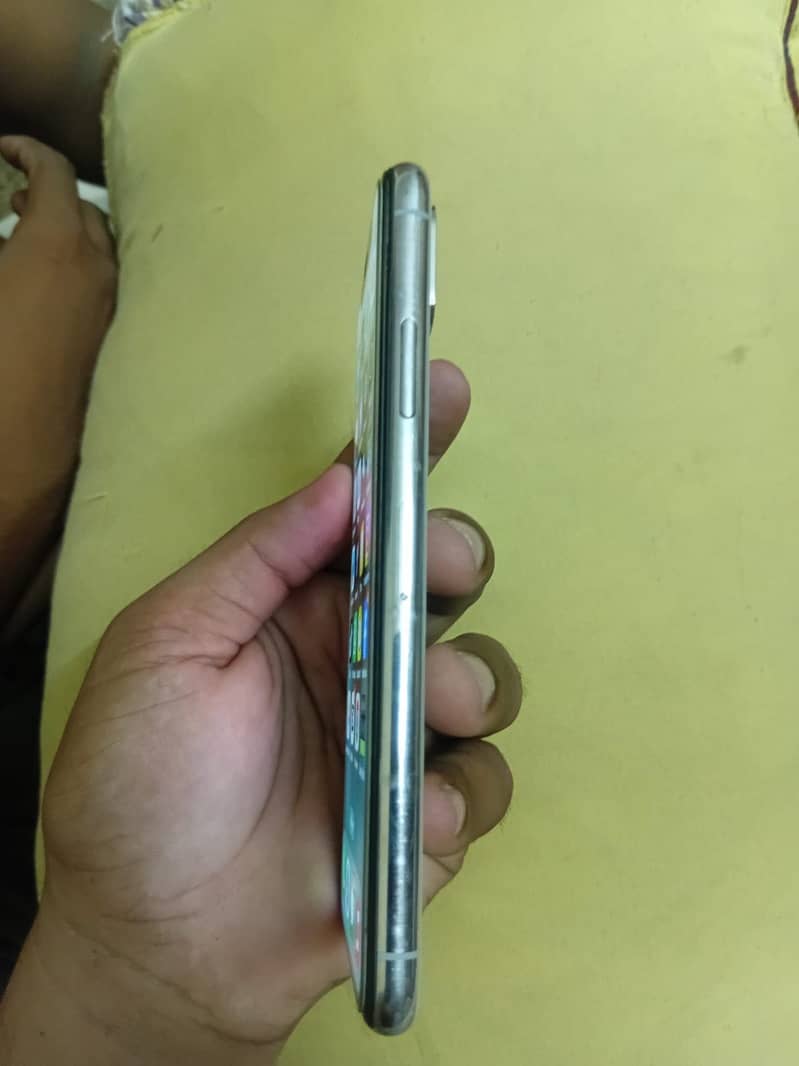 Apple iPhone X 3