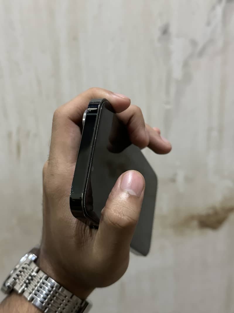 Apple iPhone 13 Pro 4