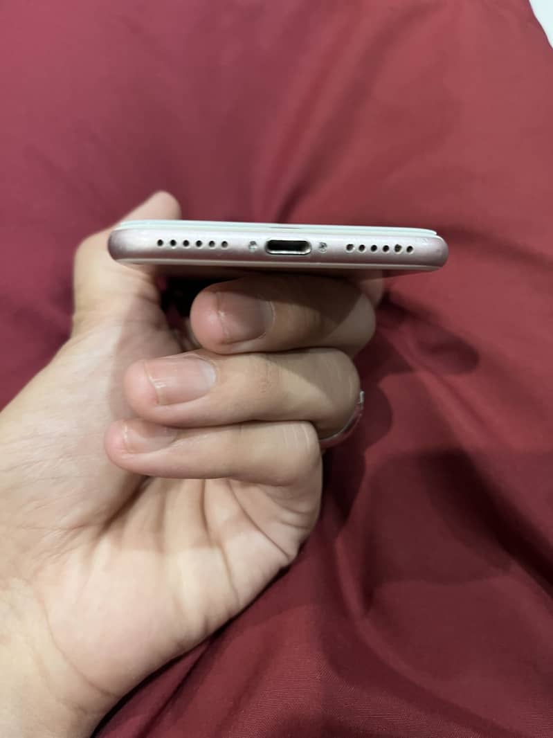 Apple iPhone 7 1