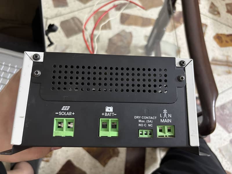 Simtek 48V MPPT Solar Charge Controller 3
