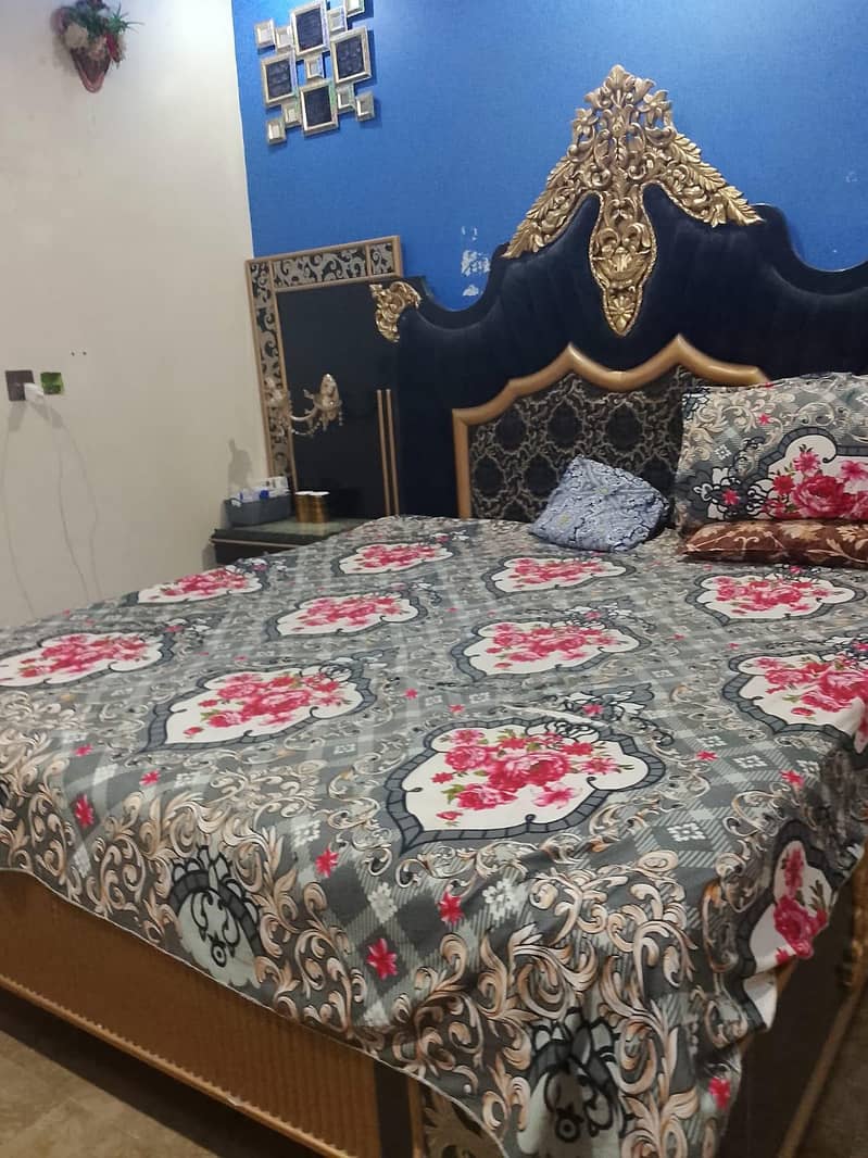 bed side tables and dressing 0