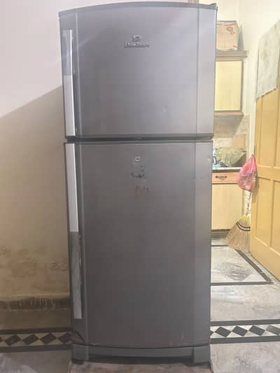 Dawlance fridge in excellent contion for sale