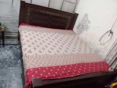 Full size queen bed
