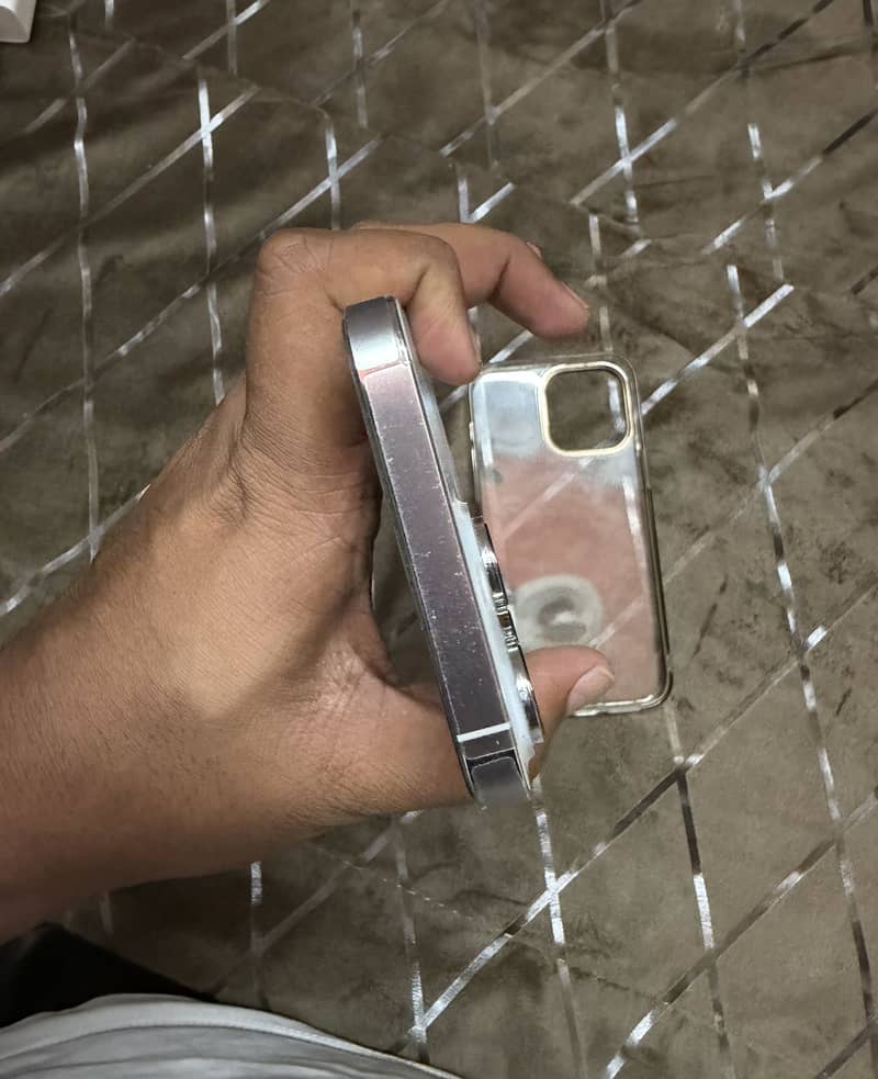 Apple iPhone 14 Pro Max 3