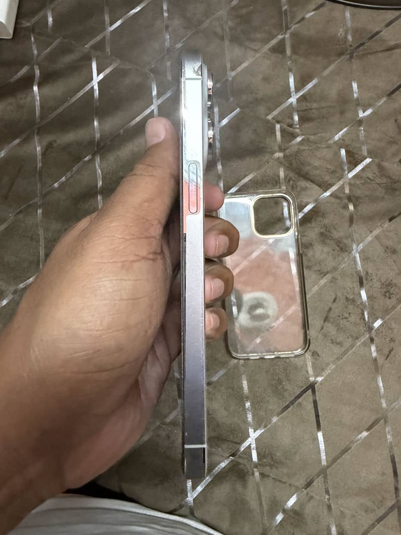 Apple iPhone 14 Pro Max 4