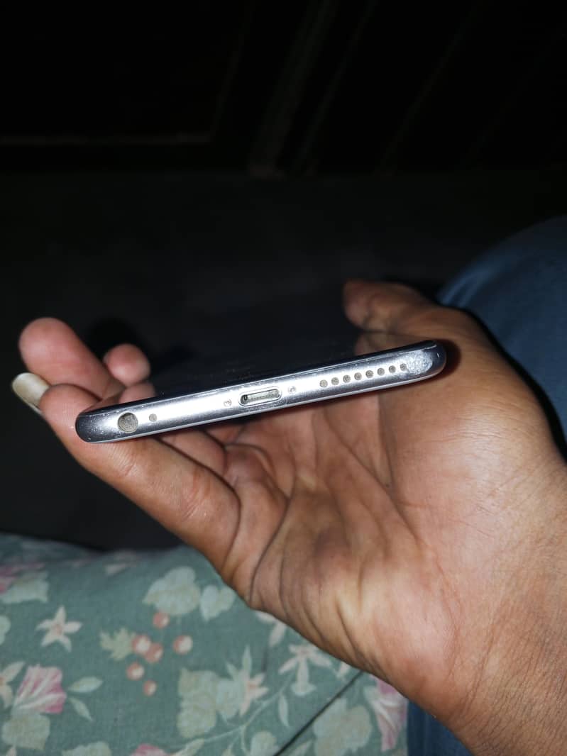 Apple iPhone 6 Plus 4