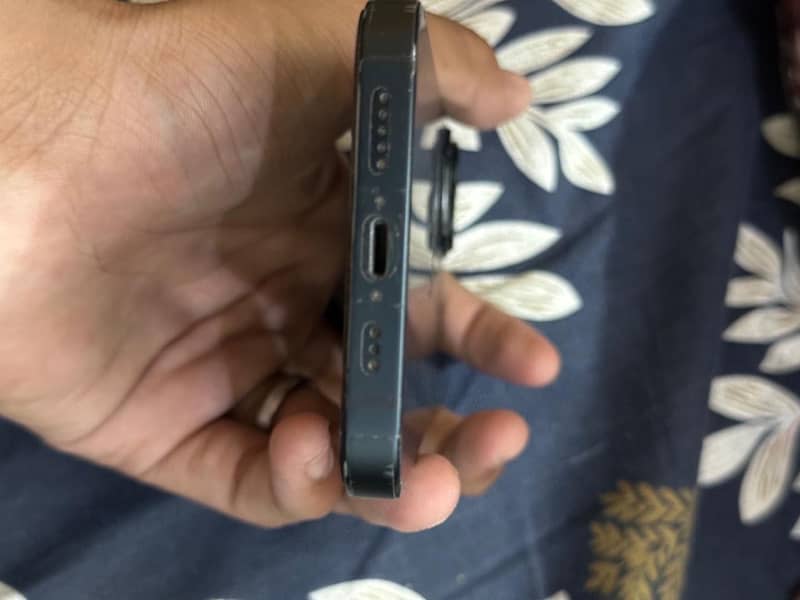 Apple iPhone 14 3