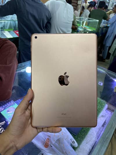 I pad 6 gen all ok 32 GB YouTube games all applications working