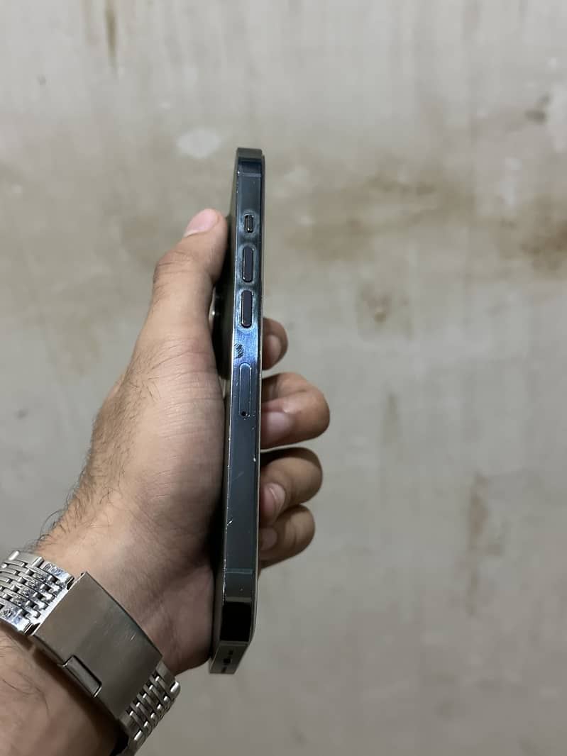 Apple iPhone 13 Pro 2