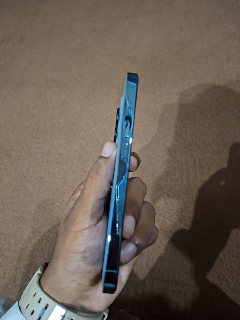 Apple iPhone 13 Pro 2