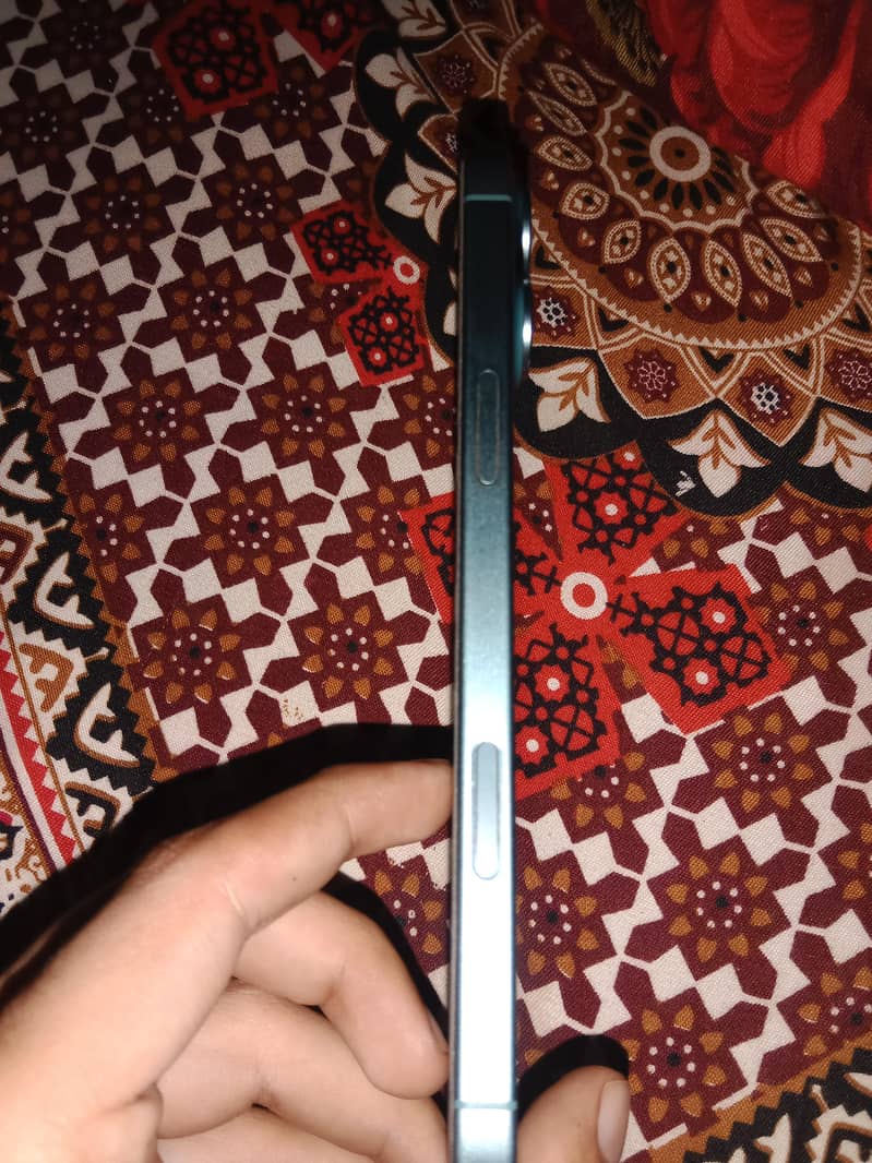 Apple iPhone 16 Plus 1