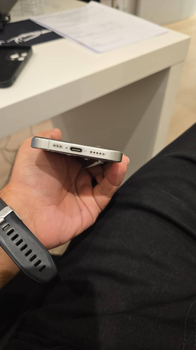 Apple iPhone 15 Pro 2