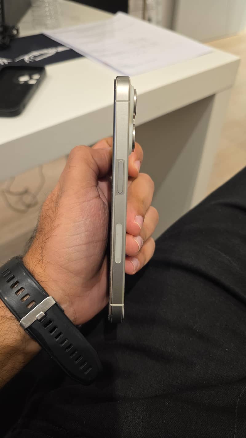 Apple iPhone 15 Pro 3