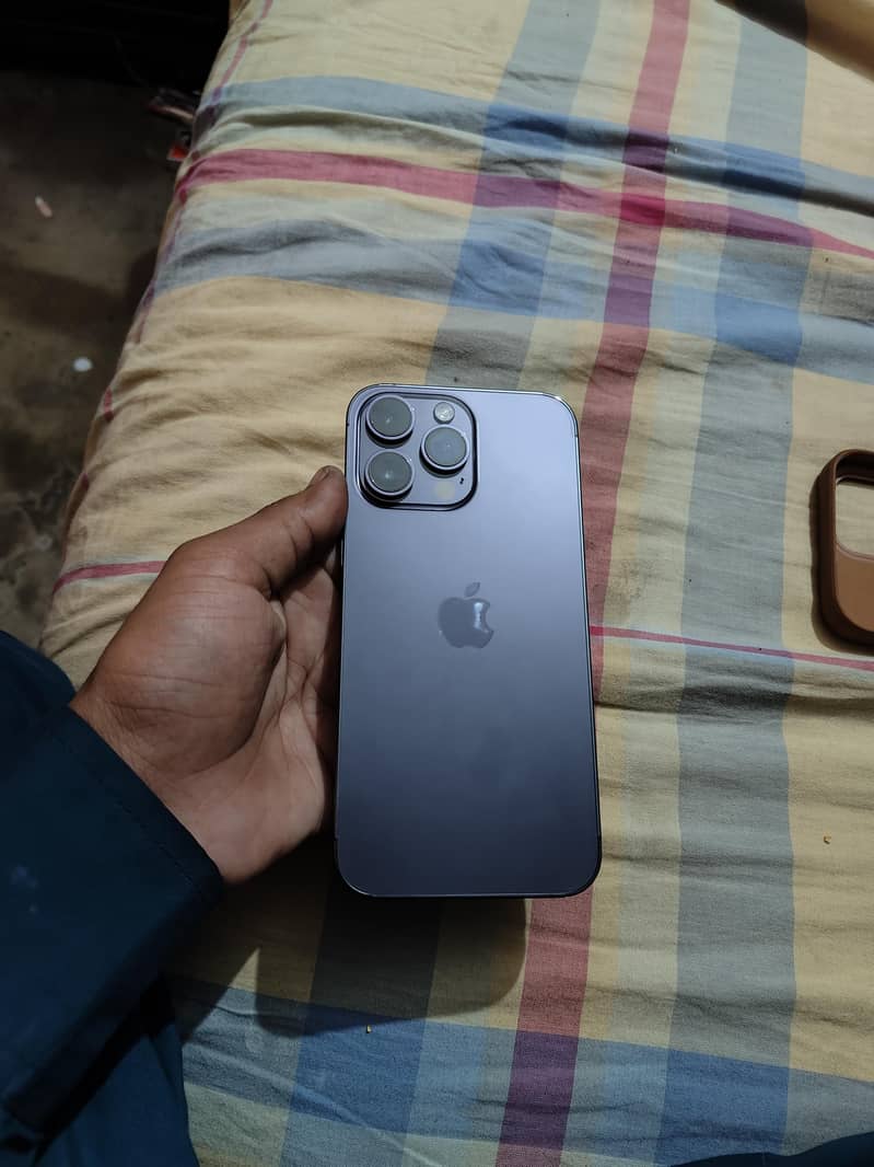 Apple iPhone 14 Pro Max 0