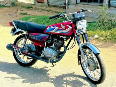 Honda 125 red colour 2022/23 all ok