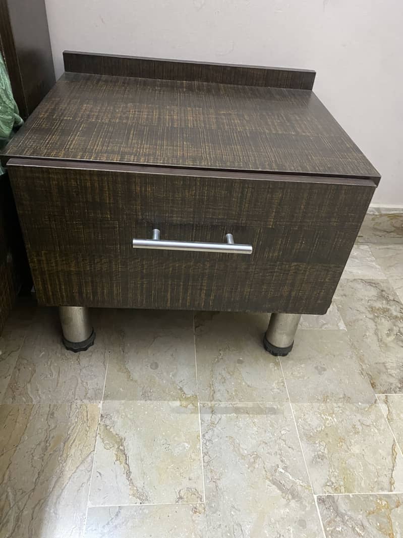 Bed with two side table 2
