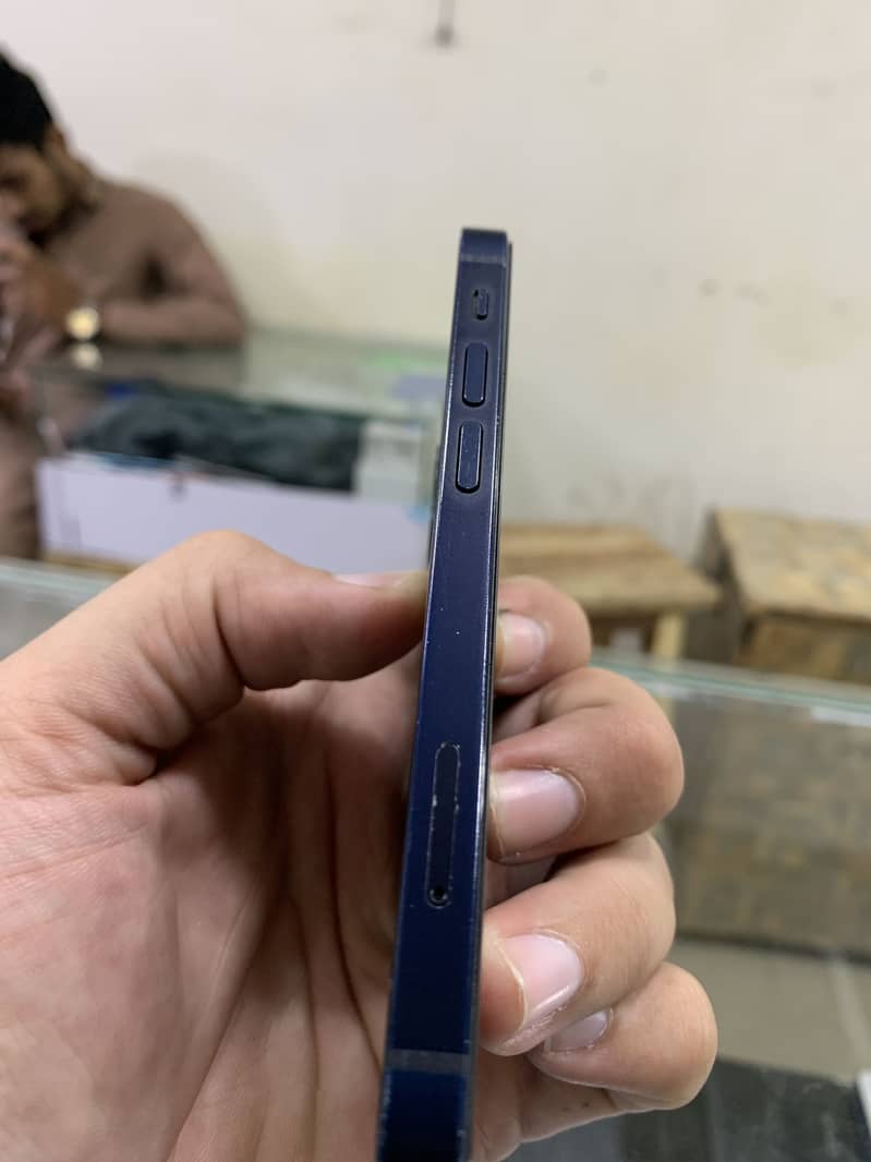 Apple iPhone 12 mini 0