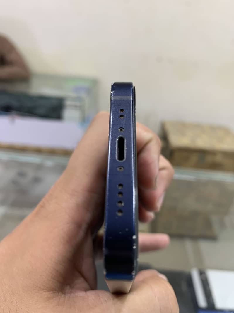 Apple iPhone 12 mini 1