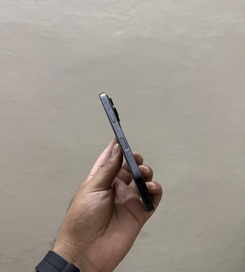Apple iPhone 16 Pro 1