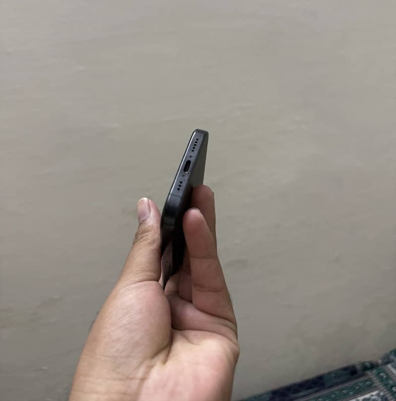 Apple iPhone 16 Pro 3