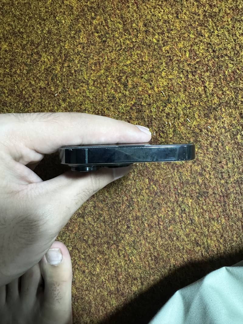 Apple iPhone 13 Pro 2