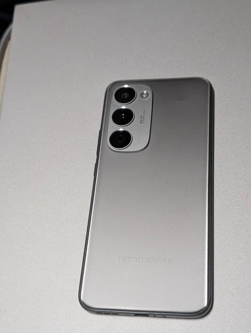 Tecno spark 40 pro plus 0