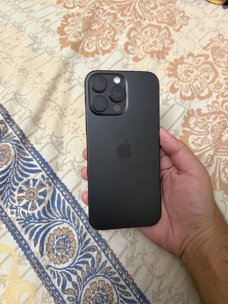 Apple iPhone 16 Pro Max 0