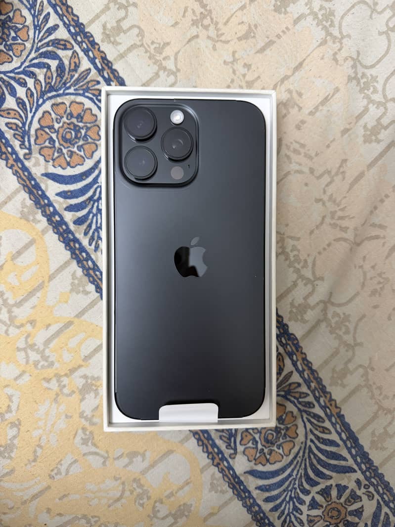 Apple iPhone 16 Pro Max 1