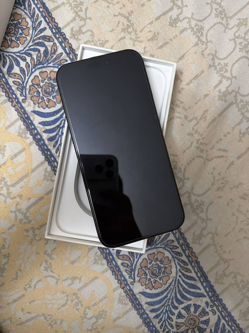 Apple iPhone 16 Pro Max 2