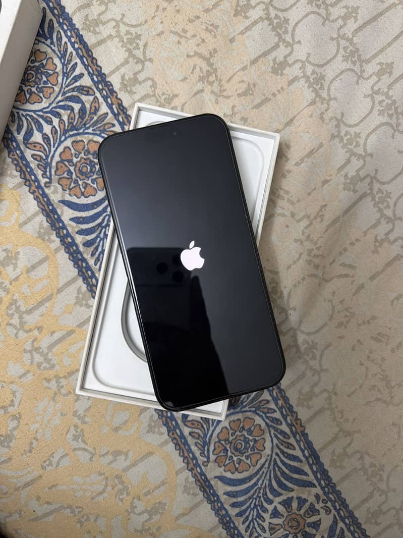 Apple iPhone 16 Pro Max 4