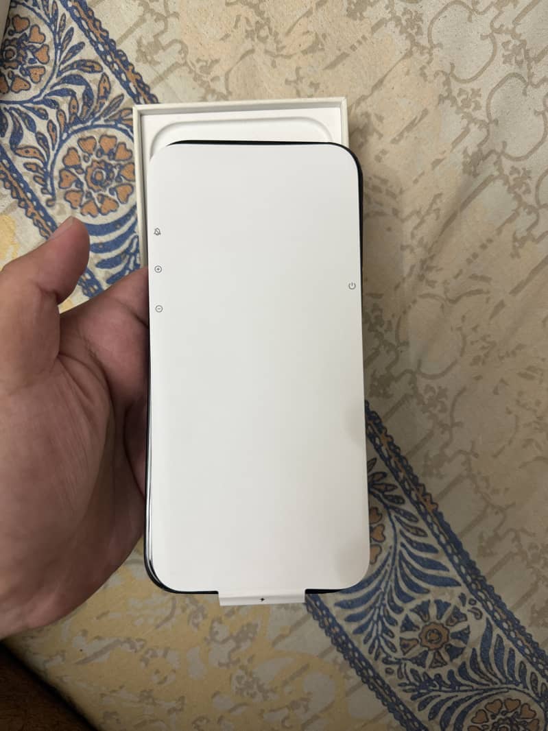 Apple iPhone 16 Pro Max 6