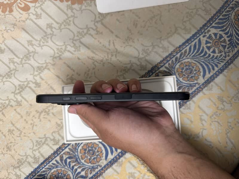 Apple iPhone 16 Pro Max 8