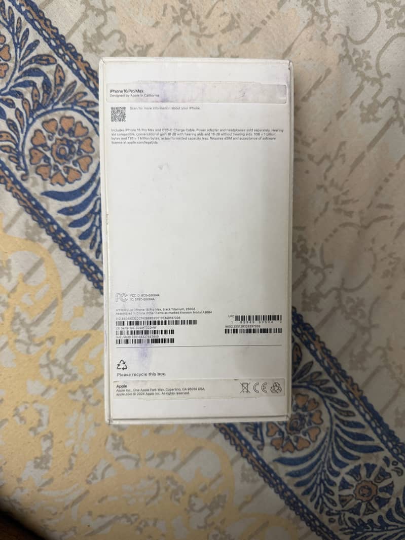 Apple iPhone 16 Pro Max 12