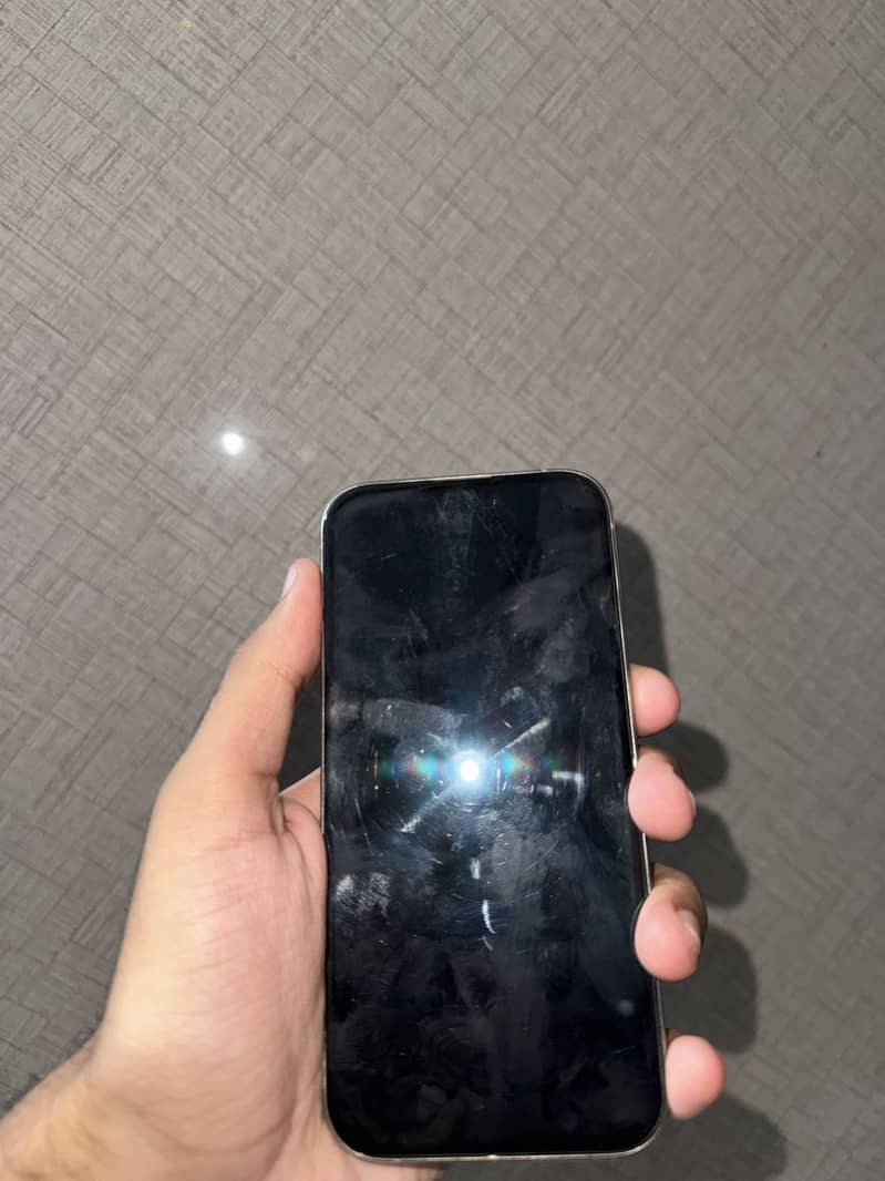 Apple iPhone 15 Pro 4