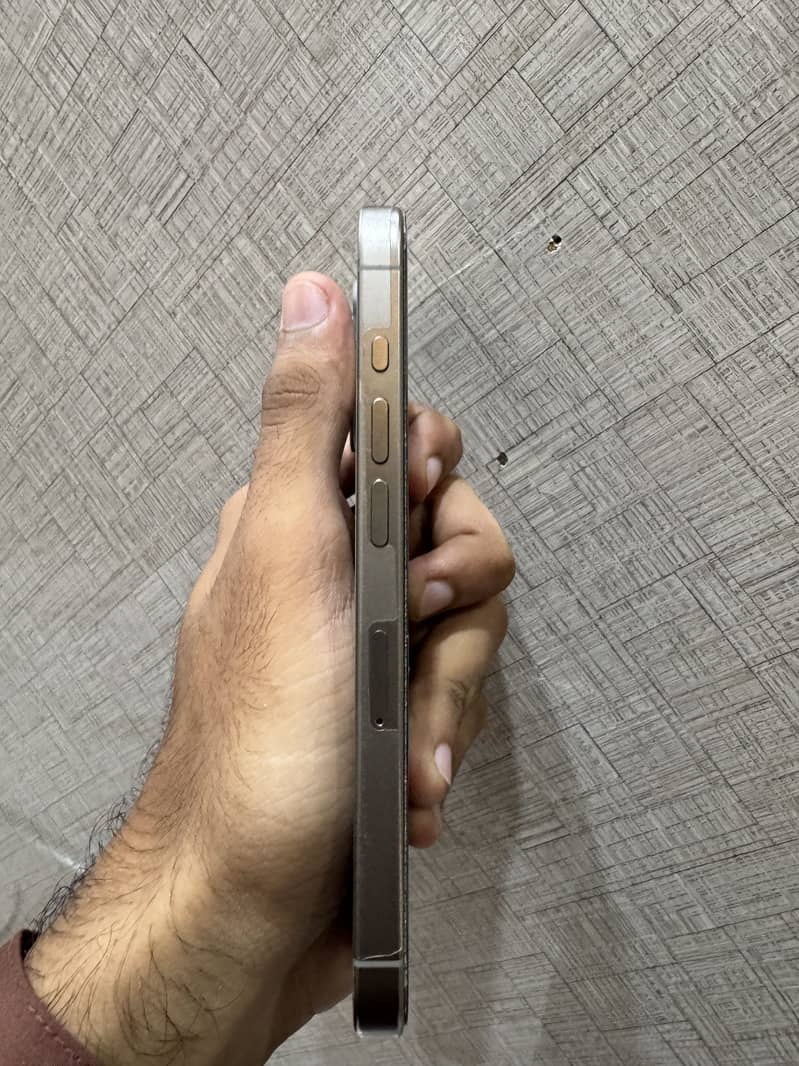 Apple iPhone 15 Pro 8