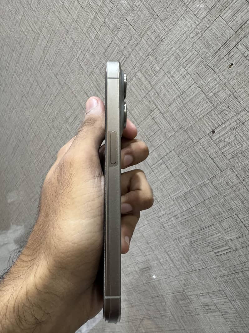 Apple iPhone 15 Pro 9
