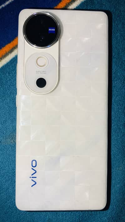 Vivo V40