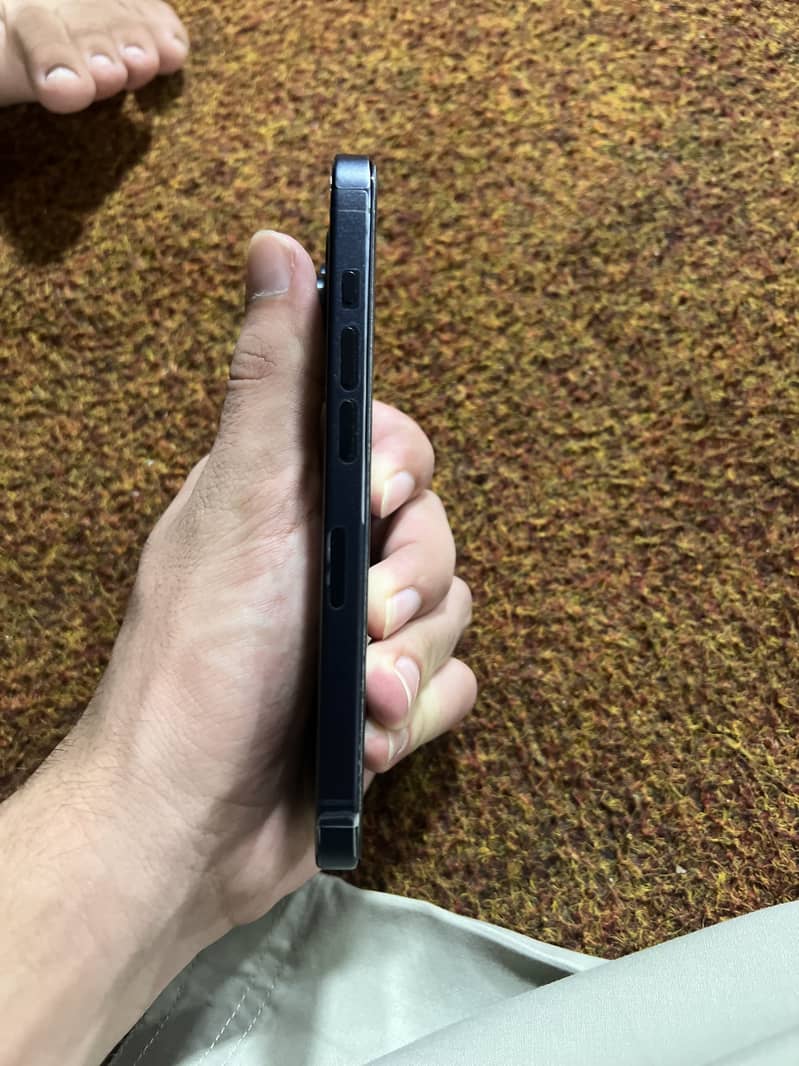 Apple iPhone 15 Pro 1