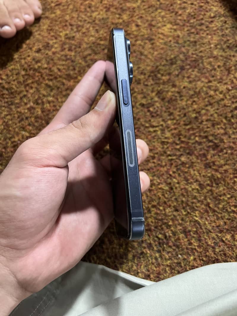 Apple iPhone 15 Pro 4
