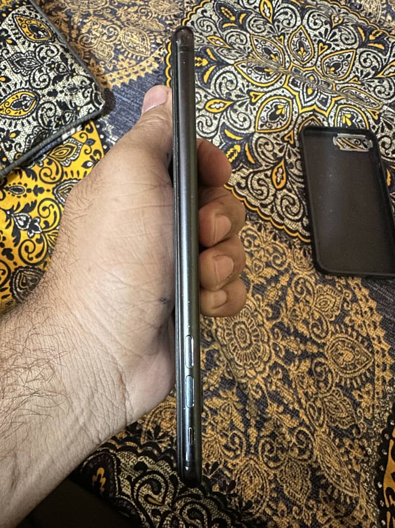 Apple iPhone 7 Plus 1