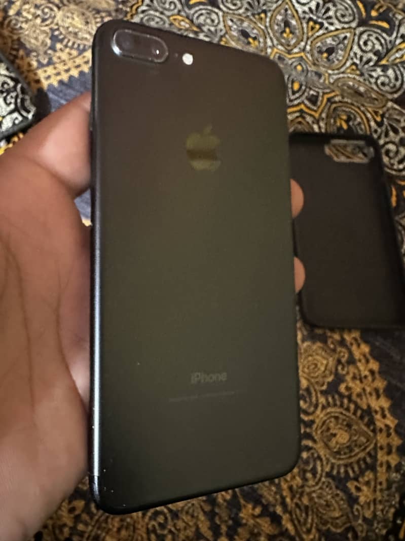 Apple iPhone 7 Plus 6