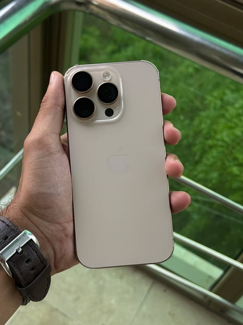 Apple iPhone 16 Pro 1