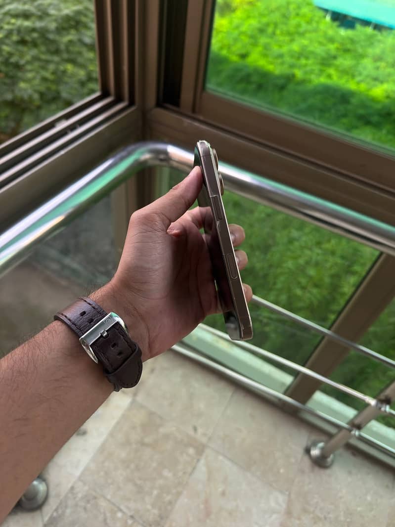 Apple iPhone 16 Pro 6