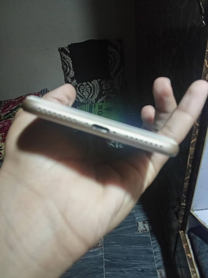 Apple iPhone 7 Plus 2