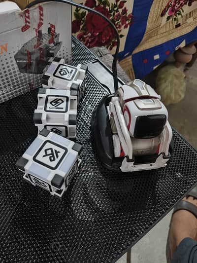 anki Cozmo robot educational toy read add