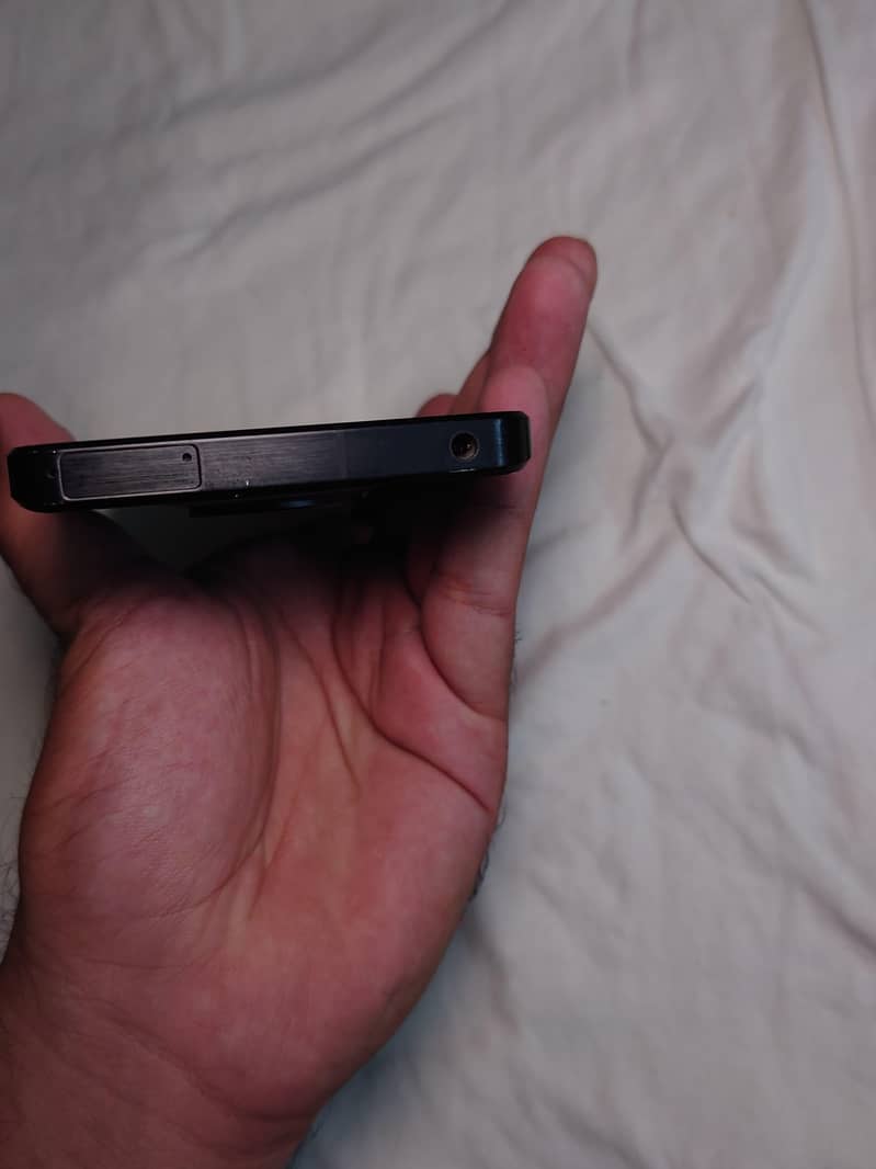 Sharp Aquos Sense7 8