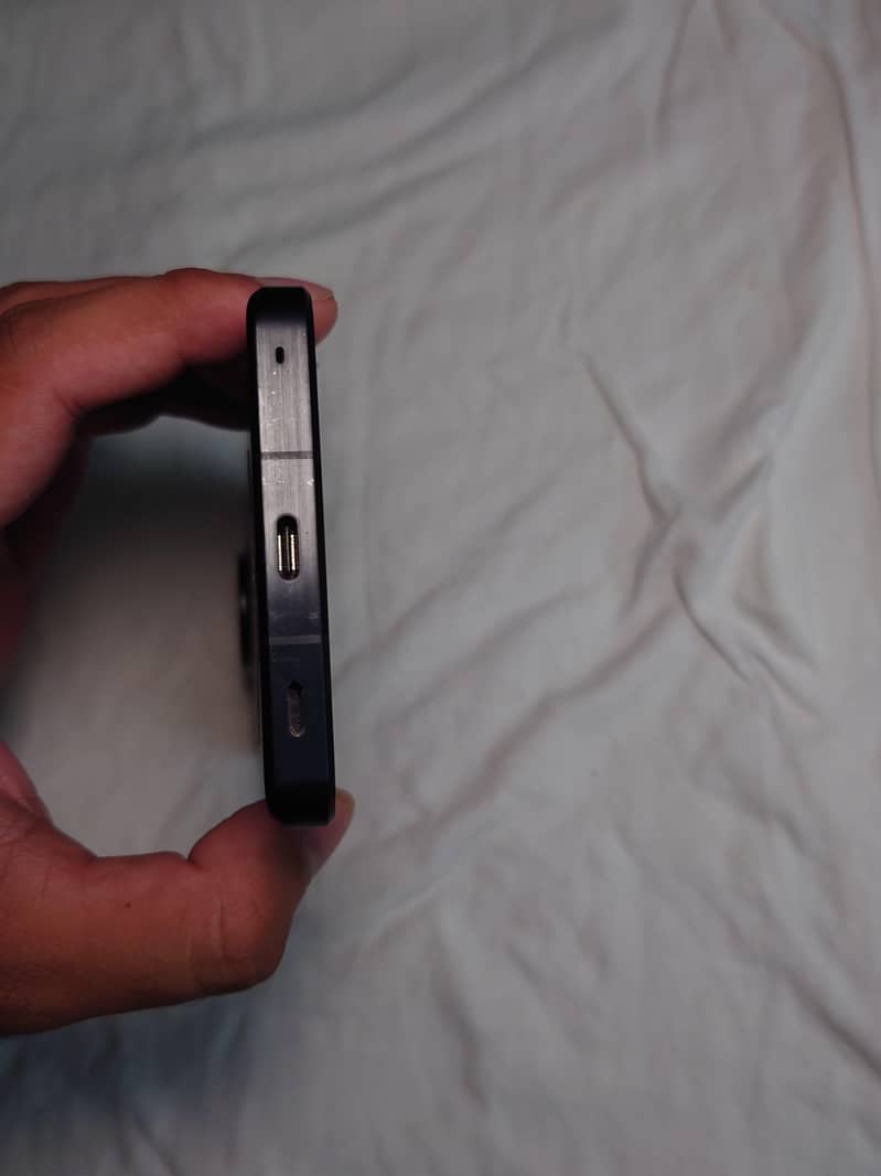 Sharp Aquos Sense7 11