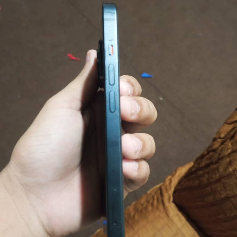 iPhone 13 3