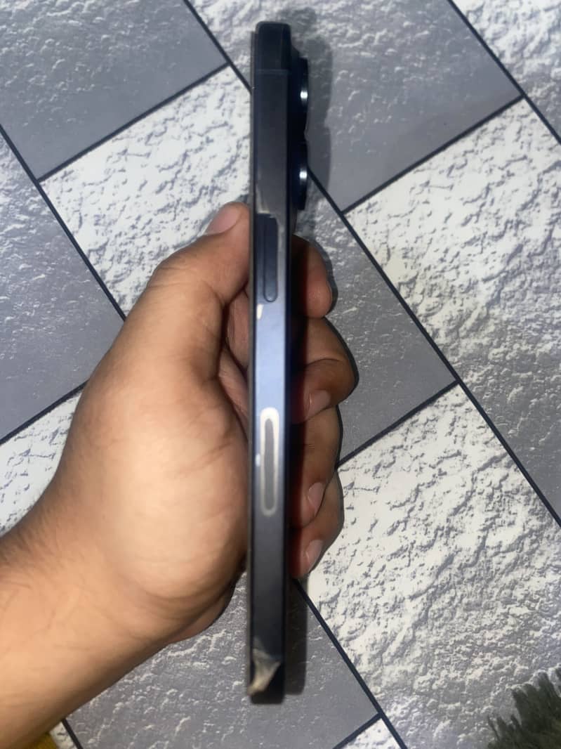 Apple iPhone 15 Pro Max 0